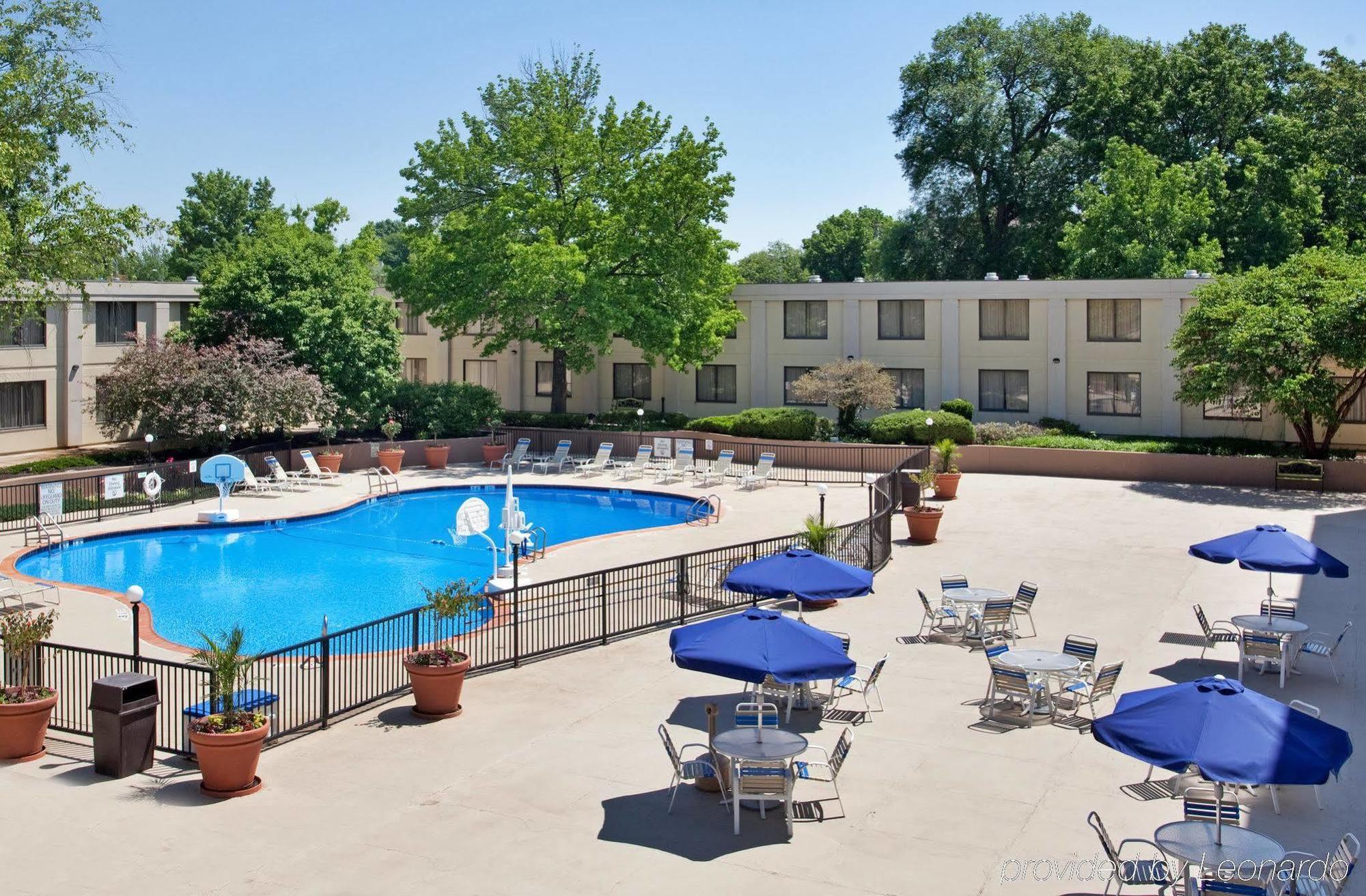 Holiday Inn Country Club Plaza Канзас Сити Екстериор снимка