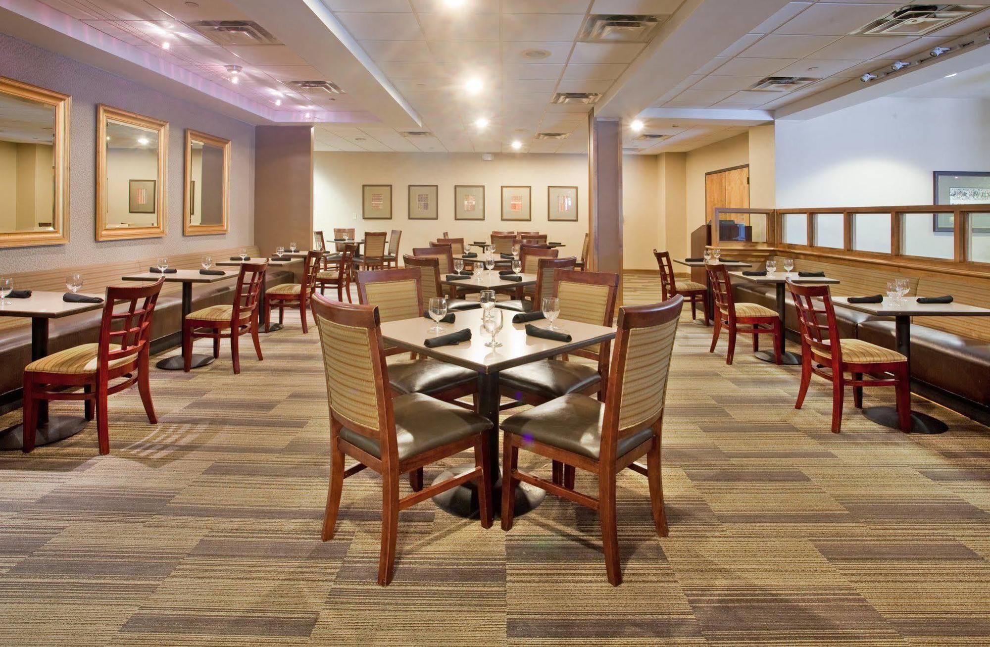 Holiday Inn Country Club Plaza Канзас Сити Екстериор снимка