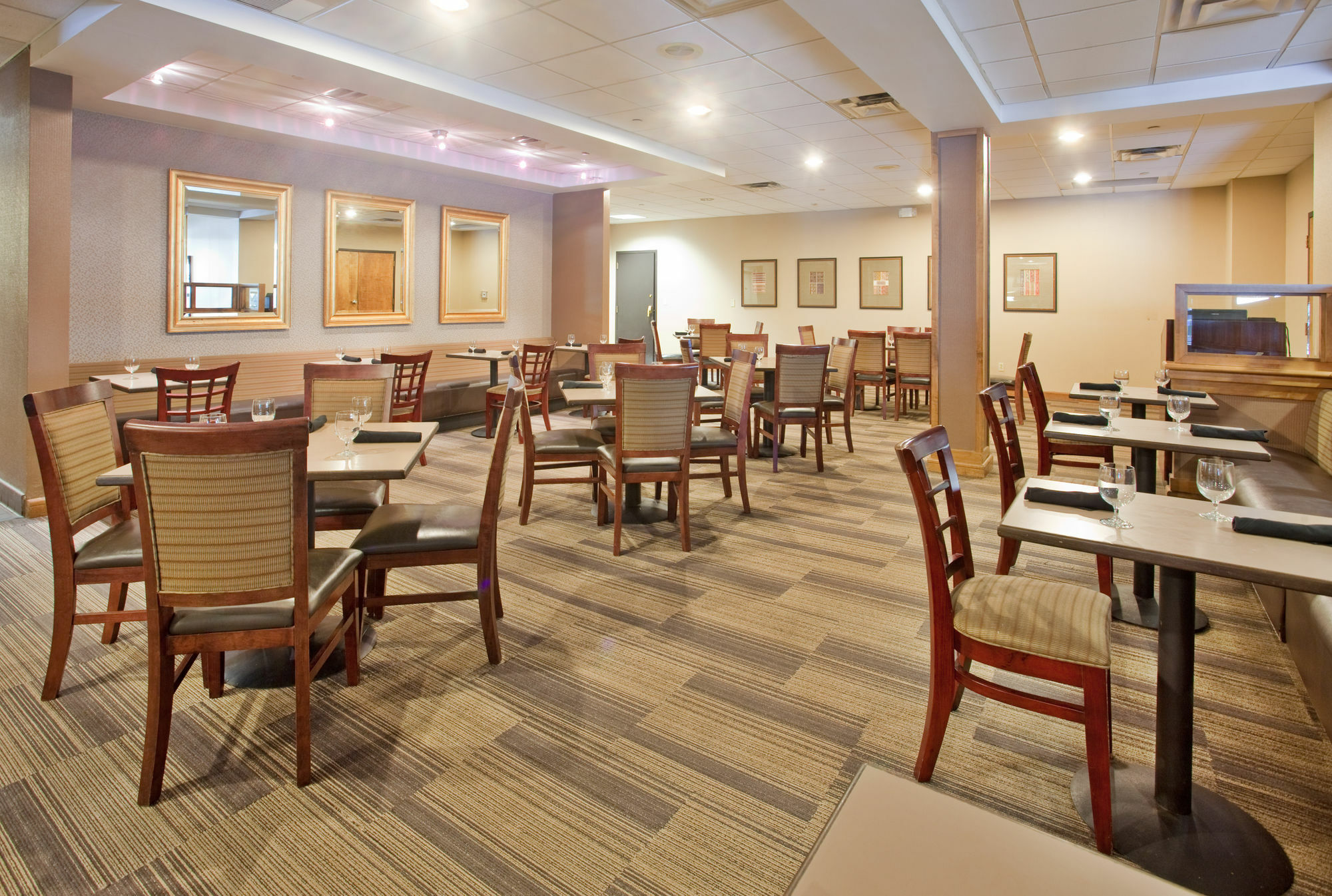 Holiday Inn Country Club Plaza Канзас Сити Екстериор снимка